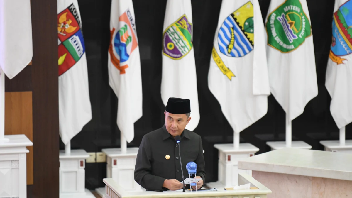 Penjabat Gubernur Bey Machmudin Sampaikan Dua Rancangan Perda kepada DPRD Penjabat Gubernur Bey Machmudin Sampaikan Dua Rancangan Perda kepada DPRD