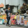Deretan PKL menggelar lapak di kawasan Jalan Dalem Kaum, Koya Bandung. (Pandu Muslim/Jabar Ekspres)