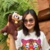 Liburan Seru di Taman Safari Bogor, Yuk Borong Promo Souvenir 'Magnetic Shoulder Plush' di Safari Wonders!