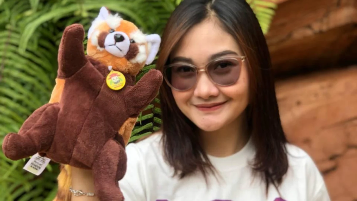 Liburan Seru di Taman Safari Bogor, Yuk Borong Promo Souvenir 'Magnetic Shoulder Plush' di Safari Wonders!