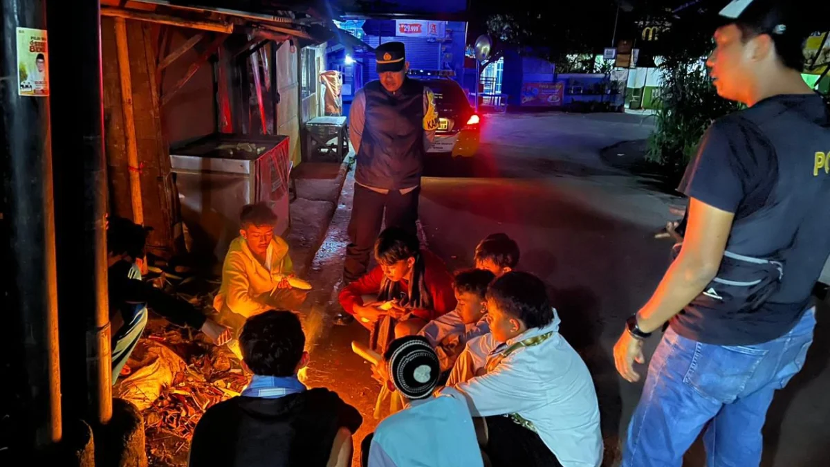 Perang Samping Bikin Resah Warga, 13 Remaja di Sukabumi Diamankan Polisi Belasan remaja diamankan karena kedapatan hendak melakukan tawuran dengan modus perang samping. Dok Istimewa