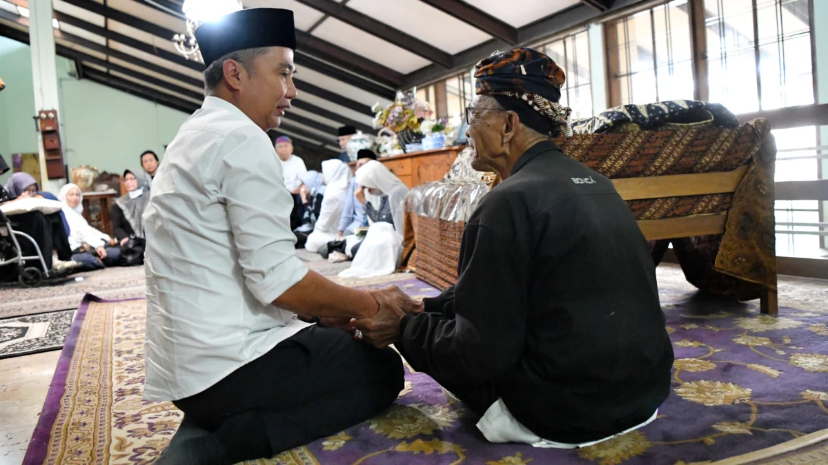 Bey Machmudin Ucapkan Belasungkawa atas Berpulangnya Solihin GP 7. Bey Machmudin Ucapkan Belasungkawa atas Berpulangnya Solihin GP