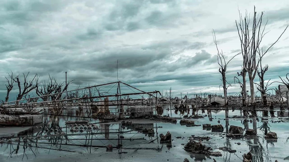 Banjir Rob Terjang Ujunggenteng, 100 Perahu Nelayan Rusak