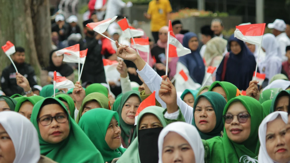 Ribuan jamaah hadiri Istigosah Kubro yang digelar MUI dan Pemprov Jabar di Jalan Diponogoro, Kota Bandung, Sabtu(9/3). (Pandu Muslim/Jabar Ekspres)