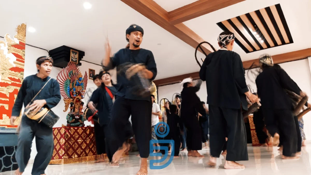 Doc. Penampilan Angklung Buncis Kampung Adat Cirendeu si Pura Wira Loka Natha Kota Cimahi (Mong)
