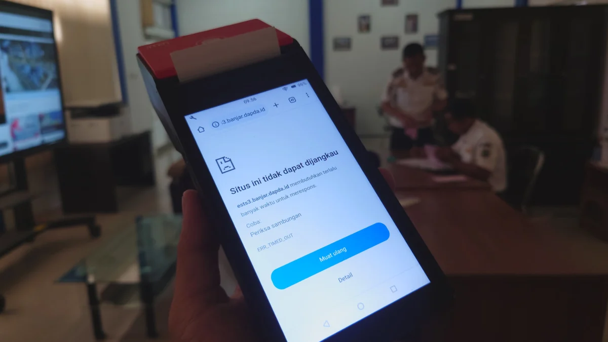 Aplikasi untuk pembayaran retribusi parkir Dinas Perhubungan Kota Banjar error, lantaran terganggu akses jaringan internetnya yang mengalami kendala, Rabu 26 Maret 2024. (Cecep Herdi/Jabar Ekspres)