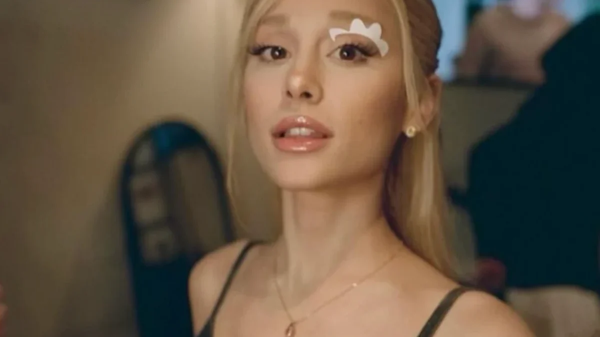 Lirik Lagu Intro (End of the World) – Ariana Grande, Memiliki Makna