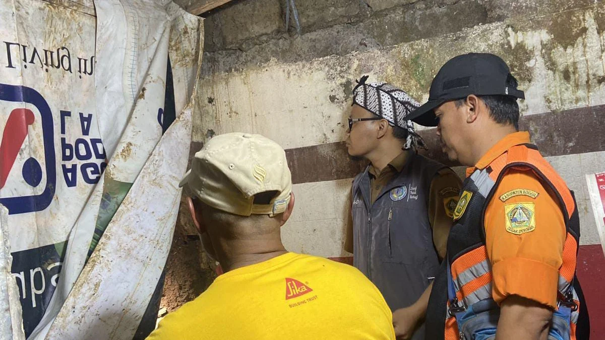 Longsor di Desa Sukamahi Bogor, 2 Rumah Rusak Hingga Akses Jalan Tertutup Foto : Dok BPBD