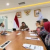 Ending Workplace Tuberculosis (EWTB) memberikan penghargaan kepada PT Otsuka Indonesia atas dalam menanggulangi Tuberkulosis ( TBC ).