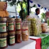 Doc. Kelompok Wanita Tani (KWT) yang Berpartisipasi dalam Festival Munggahan Kota Cimahi di Lapang Kecamatan Cimahi Selatan (mong)