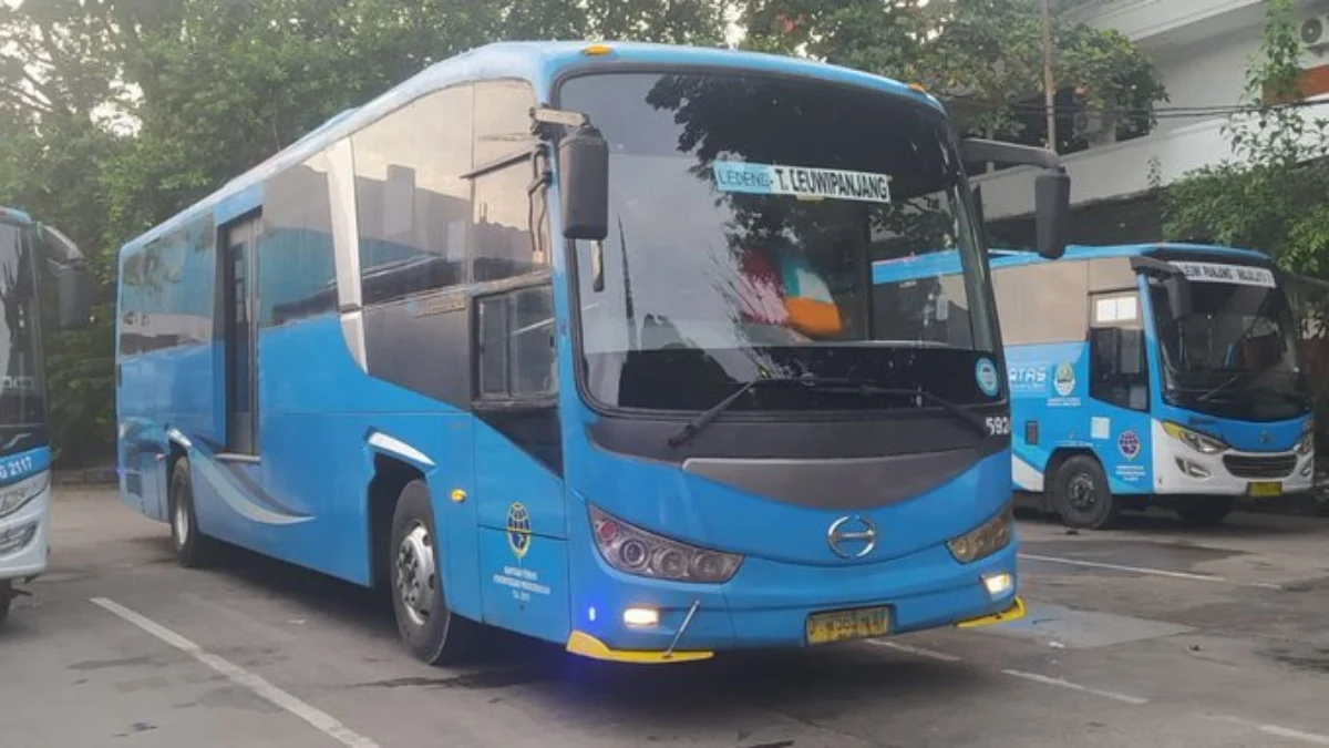 Penampakan DAMRI Kota Bandung rute Leuwipanjang-Ledeng.