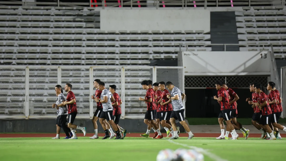 Pemain Timnas Indonesia saat melakukan TC dengan jersey baru dari Erspo, Senin (18/3).