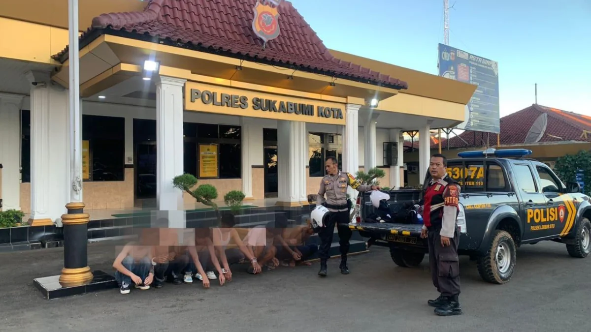 9 remaja yang kedapatan konvoi kendaran bermotor saat diamankan di Mapolres Sukabumi Kota, Dok Humas Polres Sukabumi kota.
