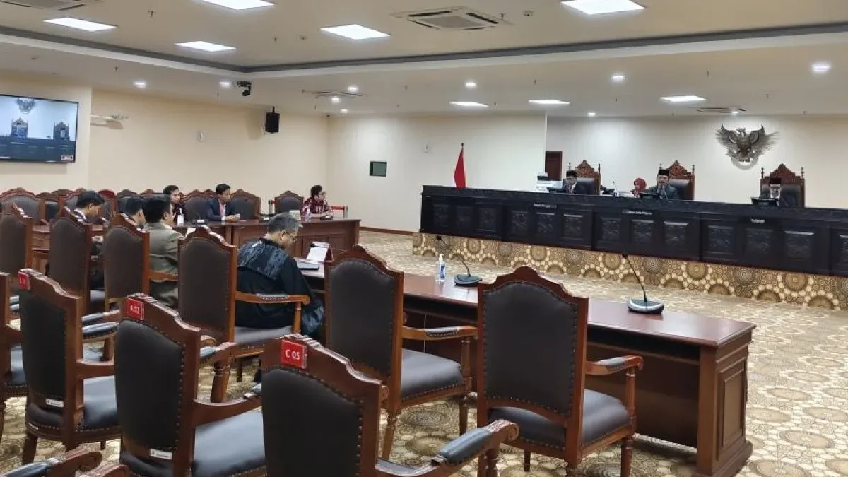 Sidang Dugaan Pelanggaran Kode Etik oleh Hakim Saldi Isra di Mahkamah Konstitusi, Jakarta, Kamis (28/3).