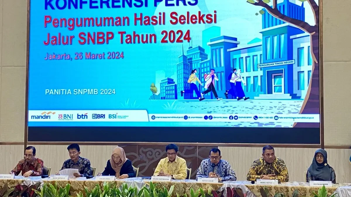 Prof. Ganefri Ketua Umum Tim Penanggung Jawab Panitia Seleksi Nasional Penerimaan Mahasiswa Baru (SNPMB) 2024 dalam Konferensi Pers Pengumuman Hasil Seleksi Jalur SNBP 2024 di Gedung D Kemendikbudristek, Jakarta, Selasa (26/3/2024) (Antara)