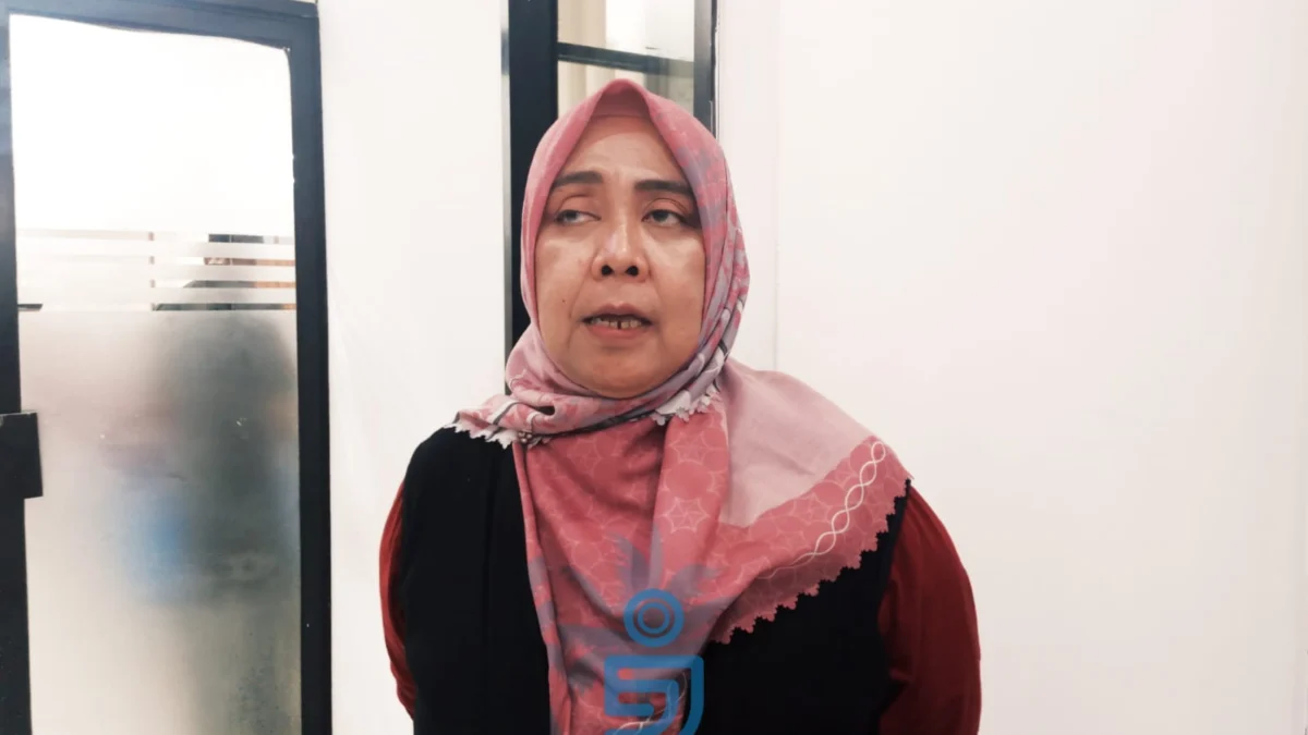 DLH Cimahi Dorong Peningkatan Kinerja THL Lewat Pemberian Apresiasi Doc. Kepala Dinas Lingkungan Hidup, Chanifah Listyarini saat ditemui usai kegiatan pemberian apresiasi pada THL di Gedung Aula A Pemkot Cimahi (Mong)