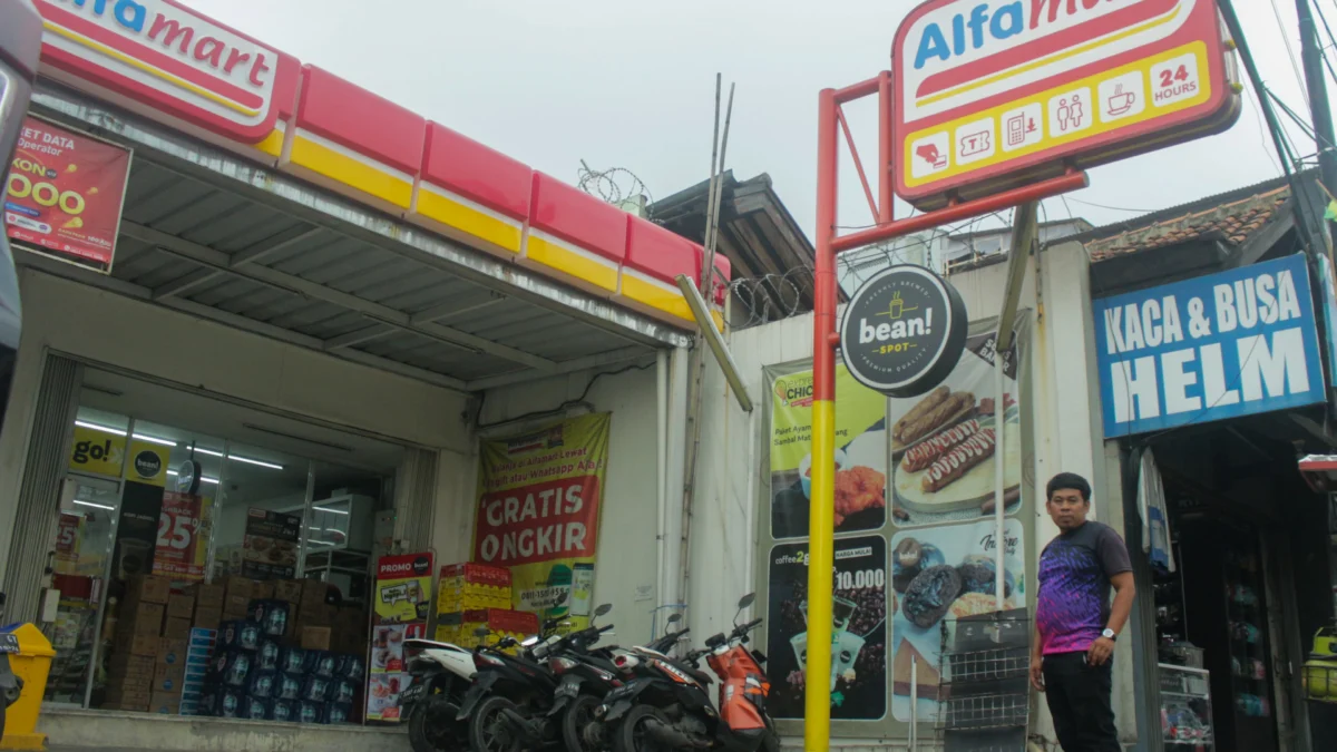 Ilustrasi minimarket 24jam di kawasan Cibiru Wetan, Kabupaten Bandung. (Pandu Muslim/Jabar Ekspres)