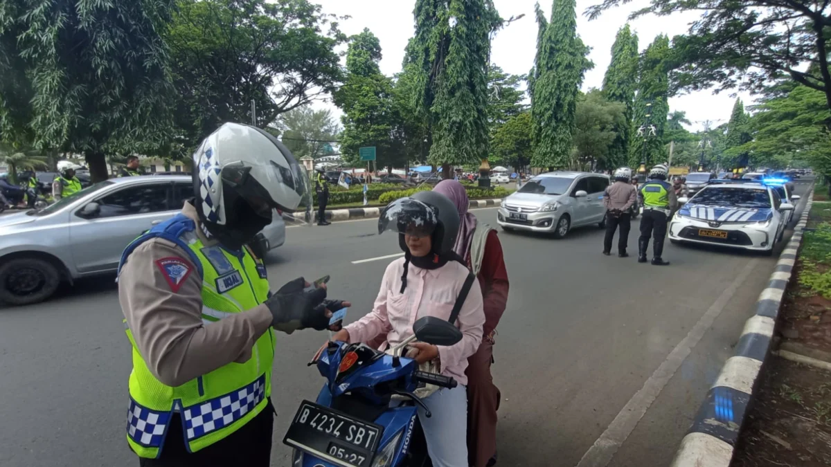 Operasi Lodaya 2024, Polres Bogor Terjunkan 166 Personel Operasi keselamatan Lodaya di Jalan Tegar Beriman, Kabupaten Bogor, Selasa (5/3). Foto: Sandika Fadilah/Jabarekspres.com