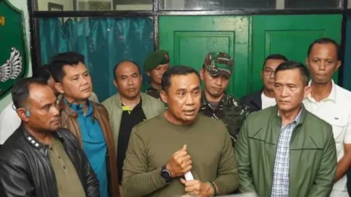 Pangdam Jaya Mayjen TNI Mohamad Hasan terjun kelapangan tinjau langsung lokasi meledaknya Gudang Munisi Daerah (Gudmurah) Paldam Jaya/ Twitter atau X @KodamJayakarta