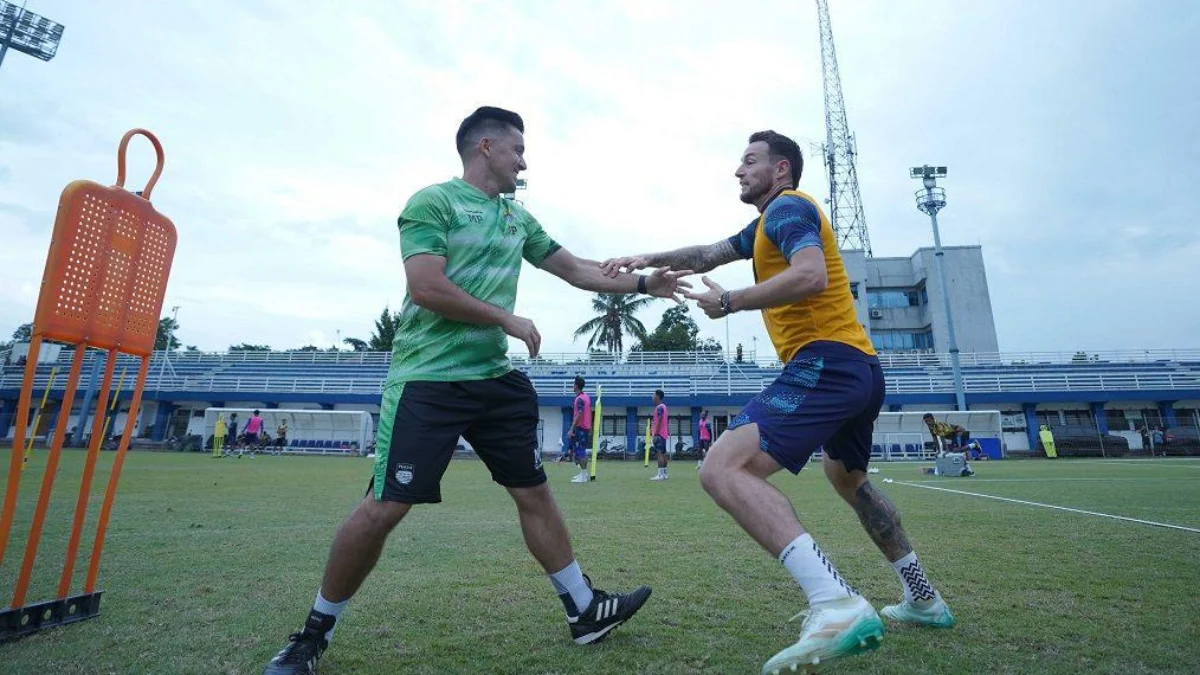 Klok jadi salah satu pemain yang absen kontra Bhayangkara FC (Dok. Persib Bandung)