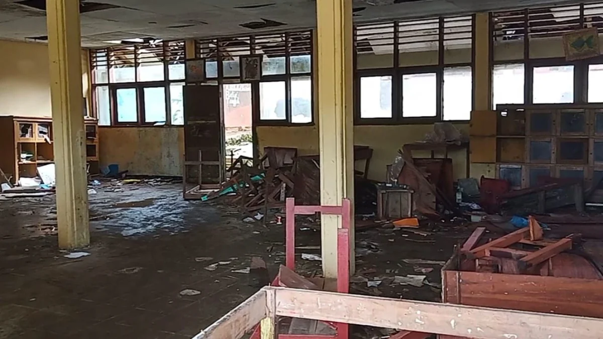 Ruangan kelas yang sudah tak digunakan kondisinya mengkhawatirkan. Istimewa