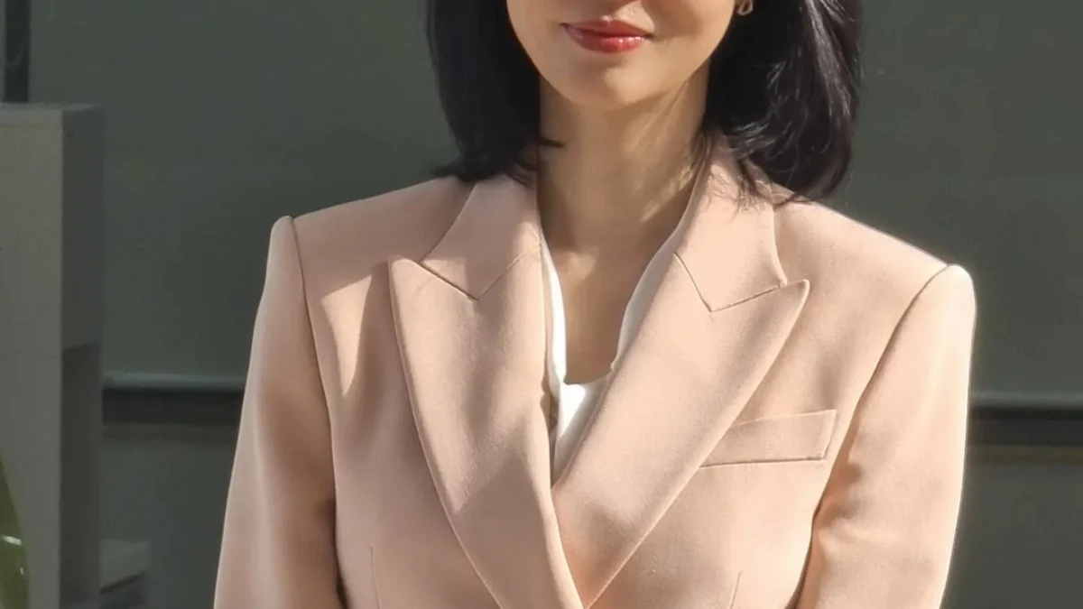 Kembali ke Layar Kaca, Lee Jung-hyun Ceritakan Proses Syuting "Parasyte: The Grey" Setelah Menjadi Ibu Kembali ke Layar Kaca, Lee Jung-hyun Ceritakan Proses Syuting "Parasyte: The Grey" Setelah Menjadi Ibu
