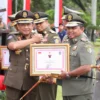 Jaga Integritas Satpol PP dan Satlinmas Demi Naikkan Kepercayaan Publik Mendagri, Tito Karnavian apresiasi kinerja Satpol PP dan Satlinmas dalam sukseskan Pemilu 2024.