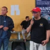 Caleg DPR RI Dapil Jabar III, Ananda Tohpati (Kiri) bersama jajaran relawan.