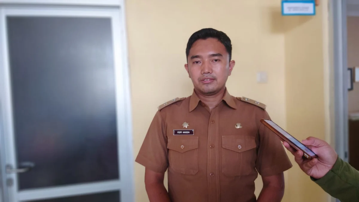 Dianggap Meresahkan, Satu Keluarga di Kota Banjar Diusir Warga KOTA BANJAR: Lurah Mekarsari, Ferryangga, saat diwawancara awak media, Senin 4 Maret 2024.