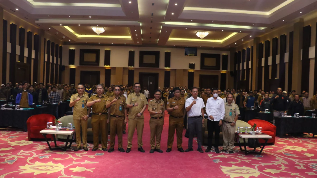 Pemkab Bandung melalui Badan Pendapatan Daerah (Bapenda) Kabupaten Bandung menyelenggarakan kegiatan Sosialisasi SOP Penyampaian Surat Pemberitahuan Pajak Terhutang (SPPT) Pajak Bumi dan Bangunan (PBB) di Hotel Grand Sunshine, Soreang, Kabupaten Bandung, Senin (4/3).
