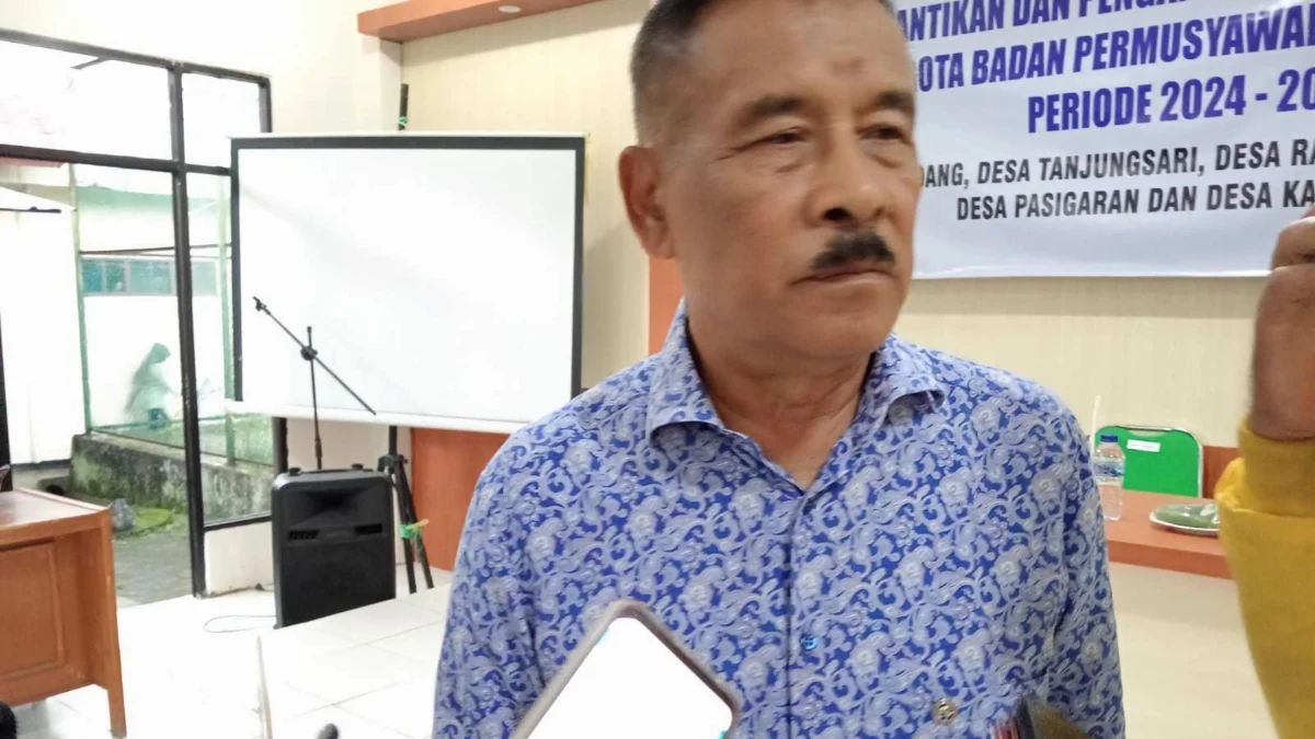 Komisaris PT Persib Bandung Bermartabat (PBB), Umuh Muchtar saat ditemui di Kecamatan Tanjungsari, Kabupaten Sumedang. (Yanuar/Jabar Ekpres)