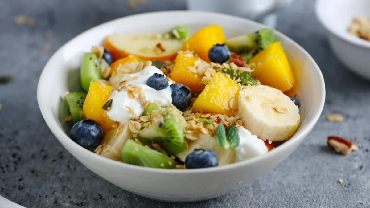 Buat Salad Buah Segar di Rumah dengan Mengikuti Resep Ini! Buat Salad Buah Segar di Rumah dengan Mengikuti Resep Ini! (iluistrasi: Freepik)