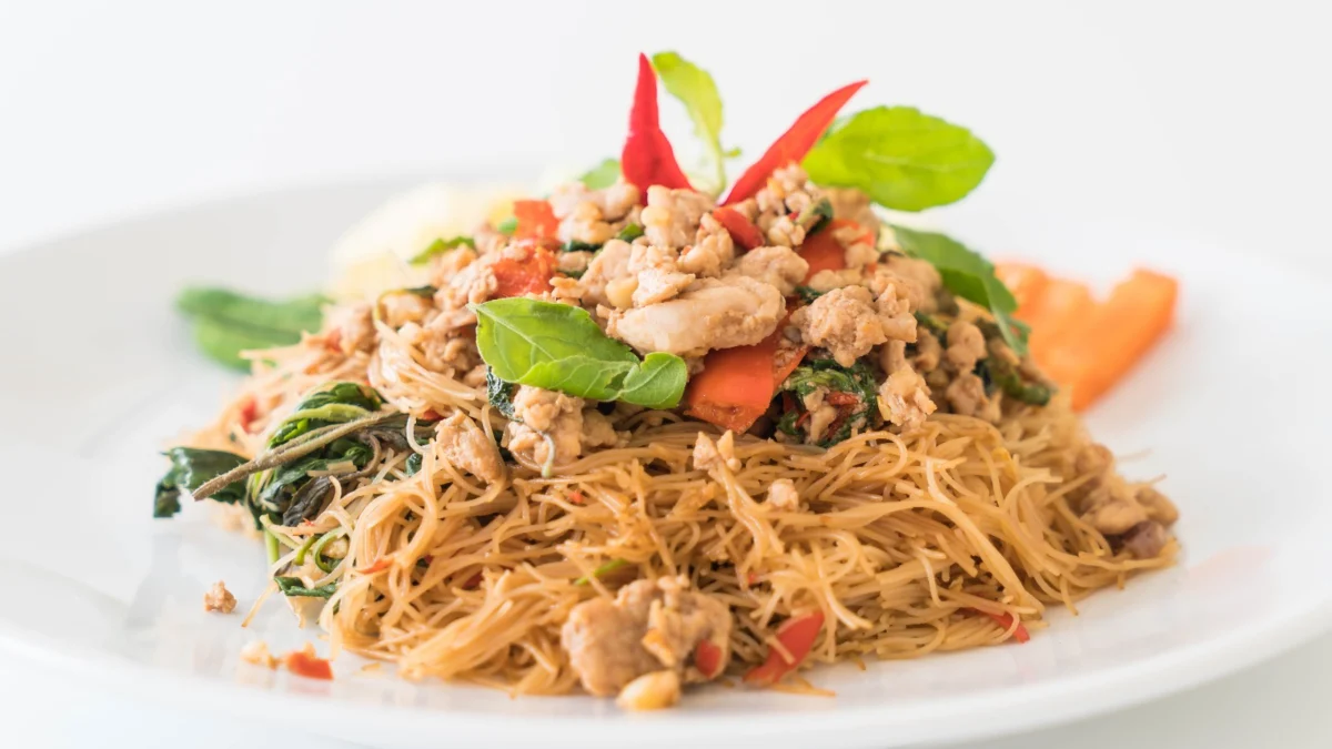 Resep Bihun Goreng Ala Restoran Tionghoa, Coba Kreasikan di Rumah! Resep Bihun Goreng Ala Restoran Tionghoa, Coba Kreasikan di Rumah! (ilustrasi: Freepik)