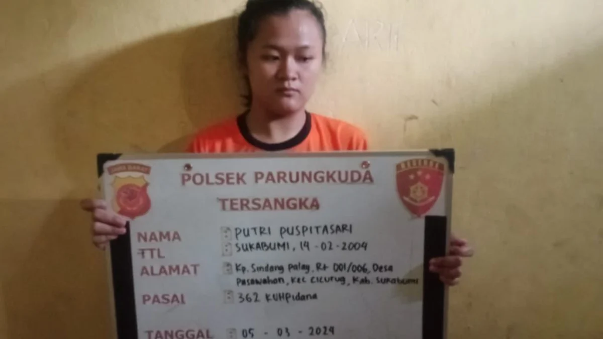 PP (21), Tersangka kasus pencurian sepeda motor saat berada di Mapolsek Parungkuda, Kabupaten Sukabumi.
