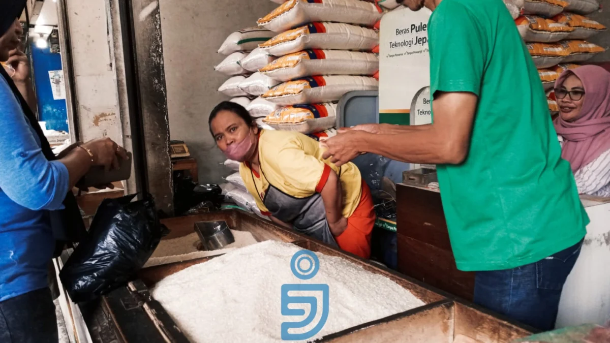 Doc. Sejumlah Pedagang Beras di Pasar Antri Baru Keluhkan Omset yang Menurun (Mong)