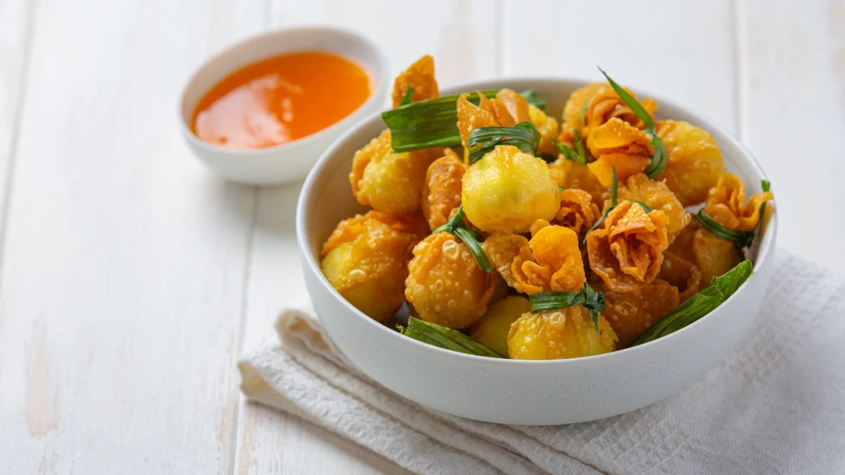 Renyah dan Juicy, Buat Wonton Goreng Kreasimu Sendiri di Rumah! Renyah dan Juicy, Buat Wonton Goreng Kreasimu Sendiri di Rumah! (ilustrasi: Freepik)