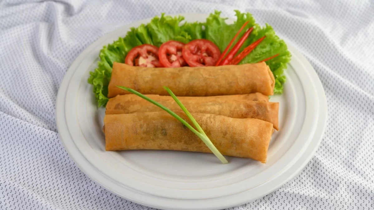 Resep Lumpia Semarang Goreng, Cocok sebagai Menu Berbuka Puasa Nanti! Resep Lumpia Semarang Goreng, Cocok sebagai Menu Berbuka Puasa Nanti! (ilustrasi: Freepik)