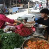 Masuki hari pertama Ramadan, beberapa harga kebutuhan pokok di Kota Bandung masih tinggi.