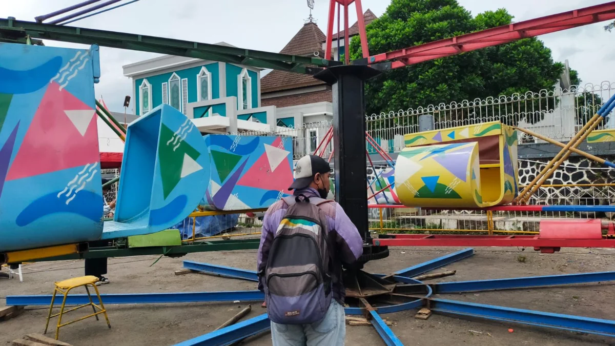 Kronologi Rubuhnya Pontang Panting di Pasar Malam Sukabumi Kondisi wahana pontang panting di Alun-alun Cisaat, Kabupaten Sukabumi setelah roboh.