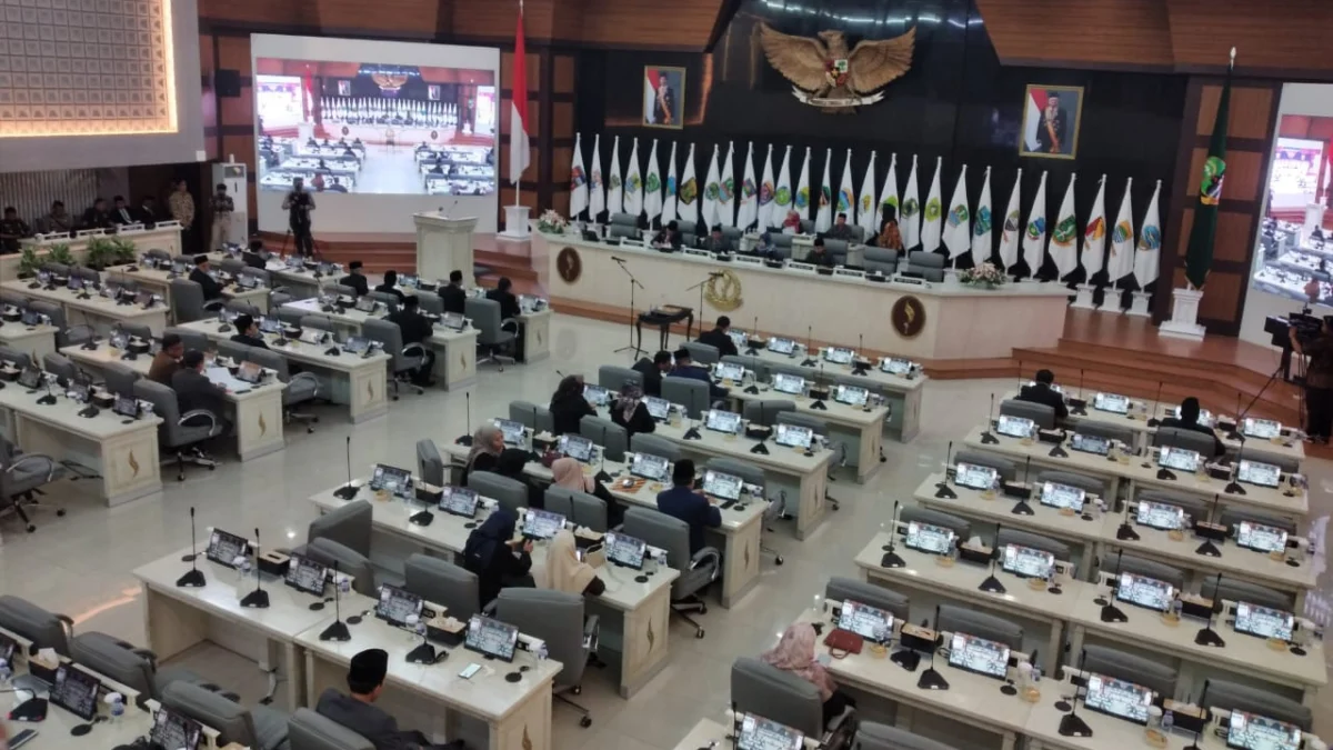 DPRD Jabar Minta Pemprov Lebih Terbuka Soal Sosialisasi Dana Hibah Ilustrasi: Suasana Rapat Paripurna DPRD Jabar. perihal dana hibah.