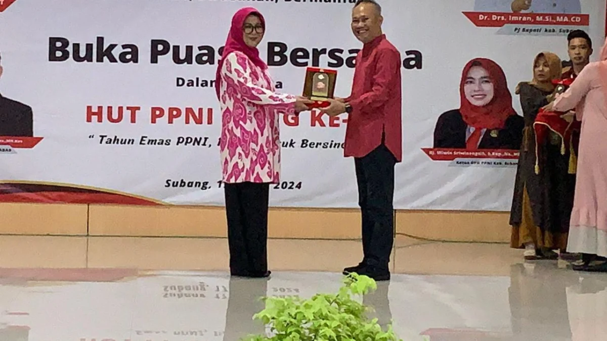 Doc. Ketua DPW PPNI Provinsi Jawa Barat, Budiman (Kanan), Kepala Dinas Kesehatan Kota Cimahi (Dr. Mulyani (kiri) (Istimewa)