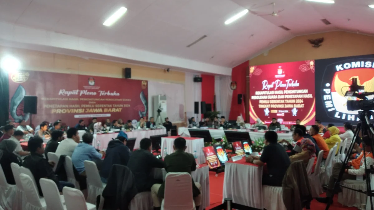 Ini Sebab Molornya Rekapitulasi di KPU Jabar, Pleno di Kecamatan Tambun Selatan Bekasi Ngaret Ketua KPU Kabupaten Bekasi Ali Rido saat ditemui di Kantor KPU Jabar, Minggu (17/03) malam.