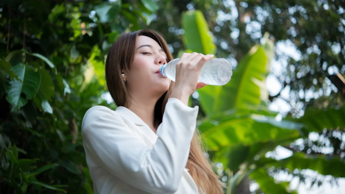 Minum Secara Tidak Sengaja Saat Menjalankan Puasa, Apa Hukumnya? (ilustrasi: Freepik)