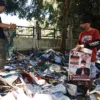 Penumpukan sampah APK pasca Pemilu 2024 untuk didaur ulang oleh Dinas Lingkungan Hidup (DLH) Kota Cimahi.