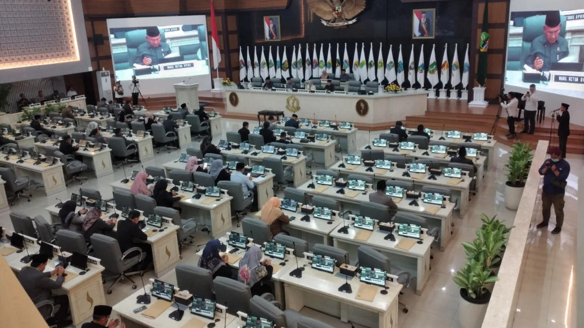 Rapat paripurna pengesahan sejumlah raperda di DPRD Jabar, Rabu (20/03)
