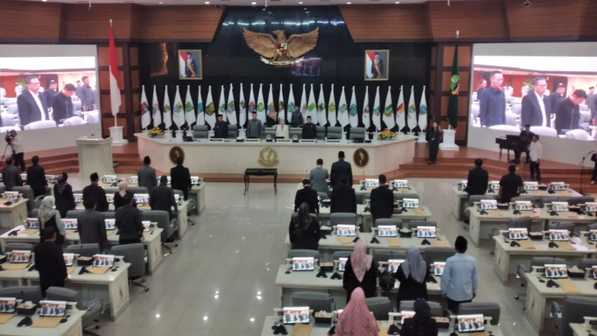 Rapat paripurna pengesahan sejumlah raperda di DPRD Jabar, Rabu (20/03)