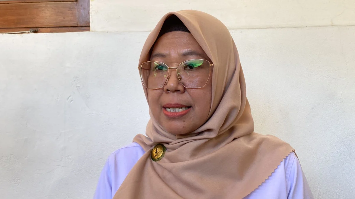 Pemeriksaan pada BPOM Bandung, Leni Maryati.