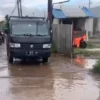 Jalan rusak dan berlubang di Kampung Kebon Kalapa, Desa Kertajaya, Kecamatan Padalarang, Kabupaten Bandung Barat (KBB). Selasa (19/3). Foto istimewa