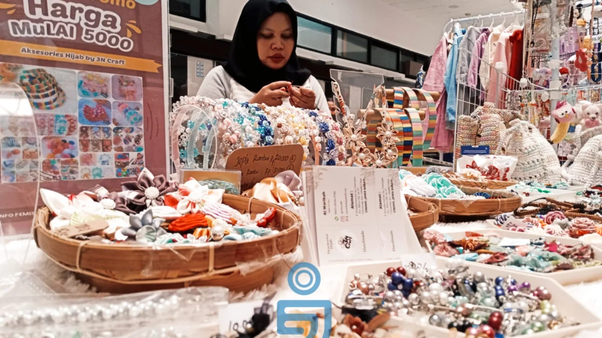 Komunitas Ngulik Benang Cimahi tembus pasar internasional berawal dari hobi merajut benang.