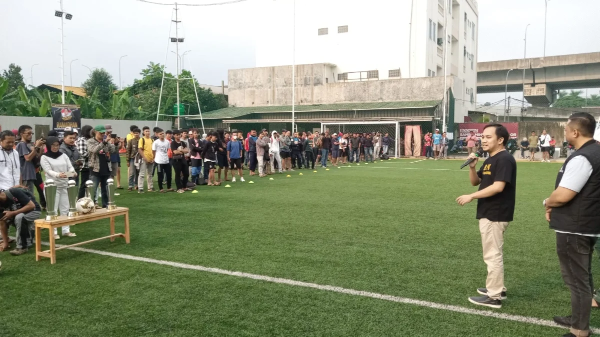 Bakal calon Wali Kota Bogor, Aji Jaya Bintara membuka turnamen Mini Soccer.